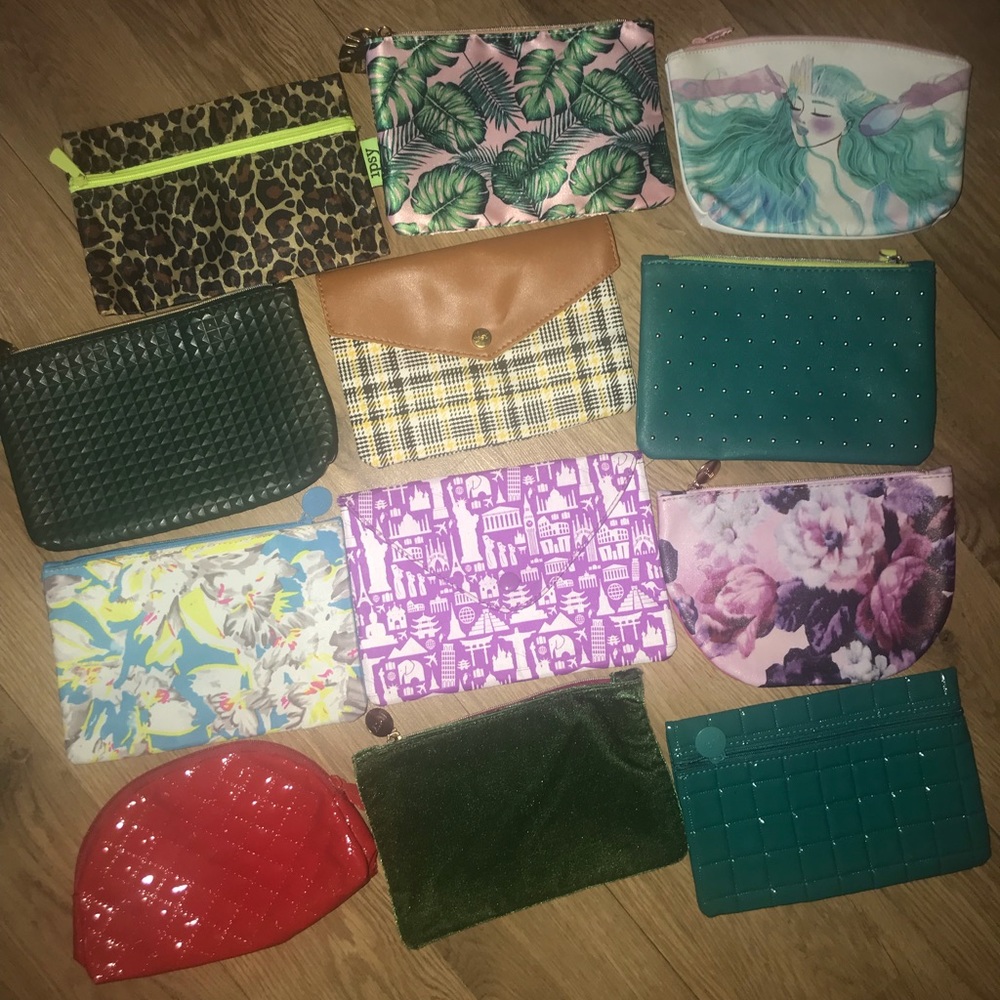 12 Ipsy makeup bags nwot